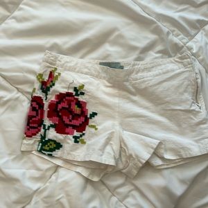 Judith March white short with flower embroidery size M. Lined